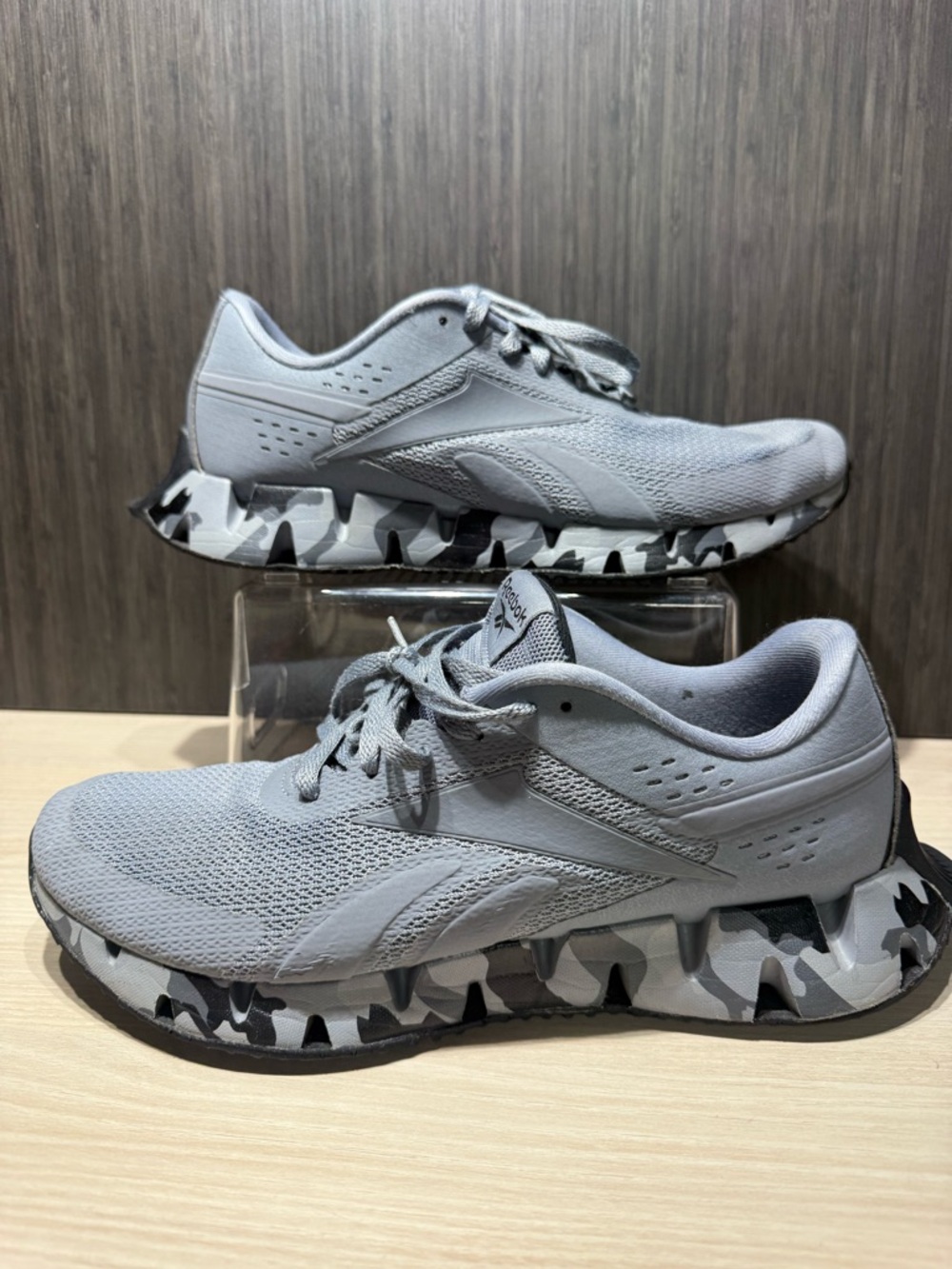 Reebok Men's Light Gray Athletic Running Shoes with Camo Sole